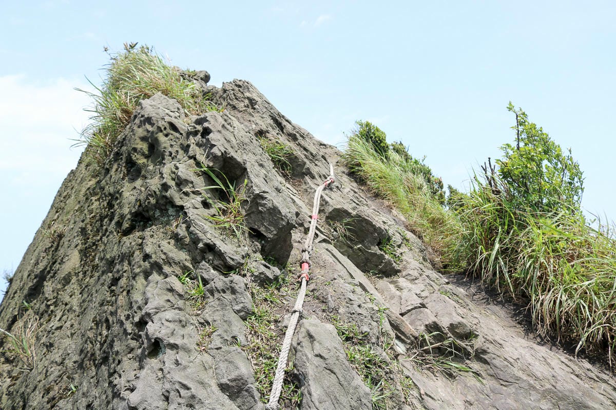 瑞芳茶壺山半屏山縱走 黃金三稜手腳並用氣勢不輸劍龍稜