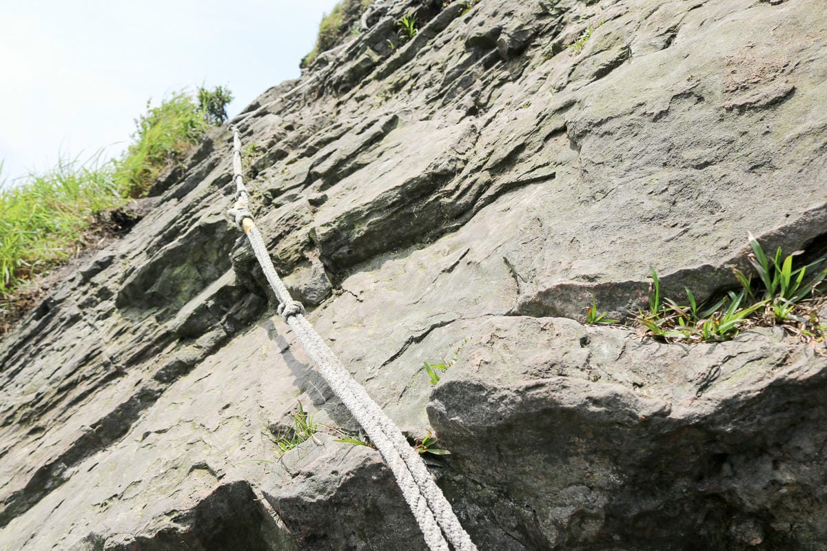 瑞芳茶壺山半屏山縱走 黃金三稜手腳並用氣勢不輸劍龍稜