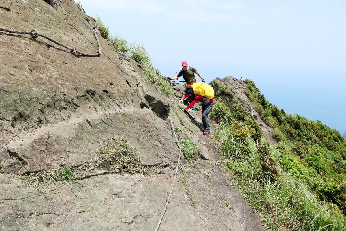 瑞芳茶壺山半屏山縱走 黃金三稜手腳並用氣勢不輸劍龍稜