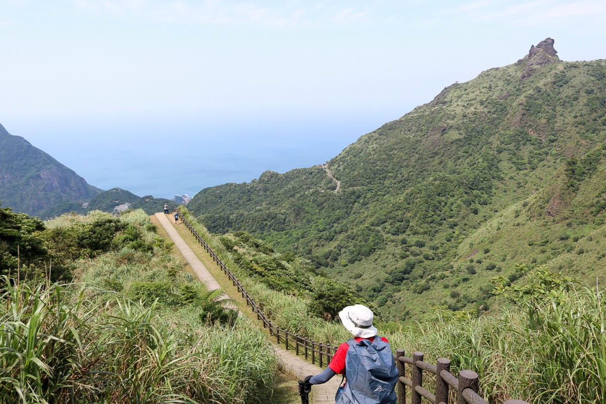 瑞芳茶壺山半屏山縱走 黃金三稜手腳並用氣勢不輸劍龍稜