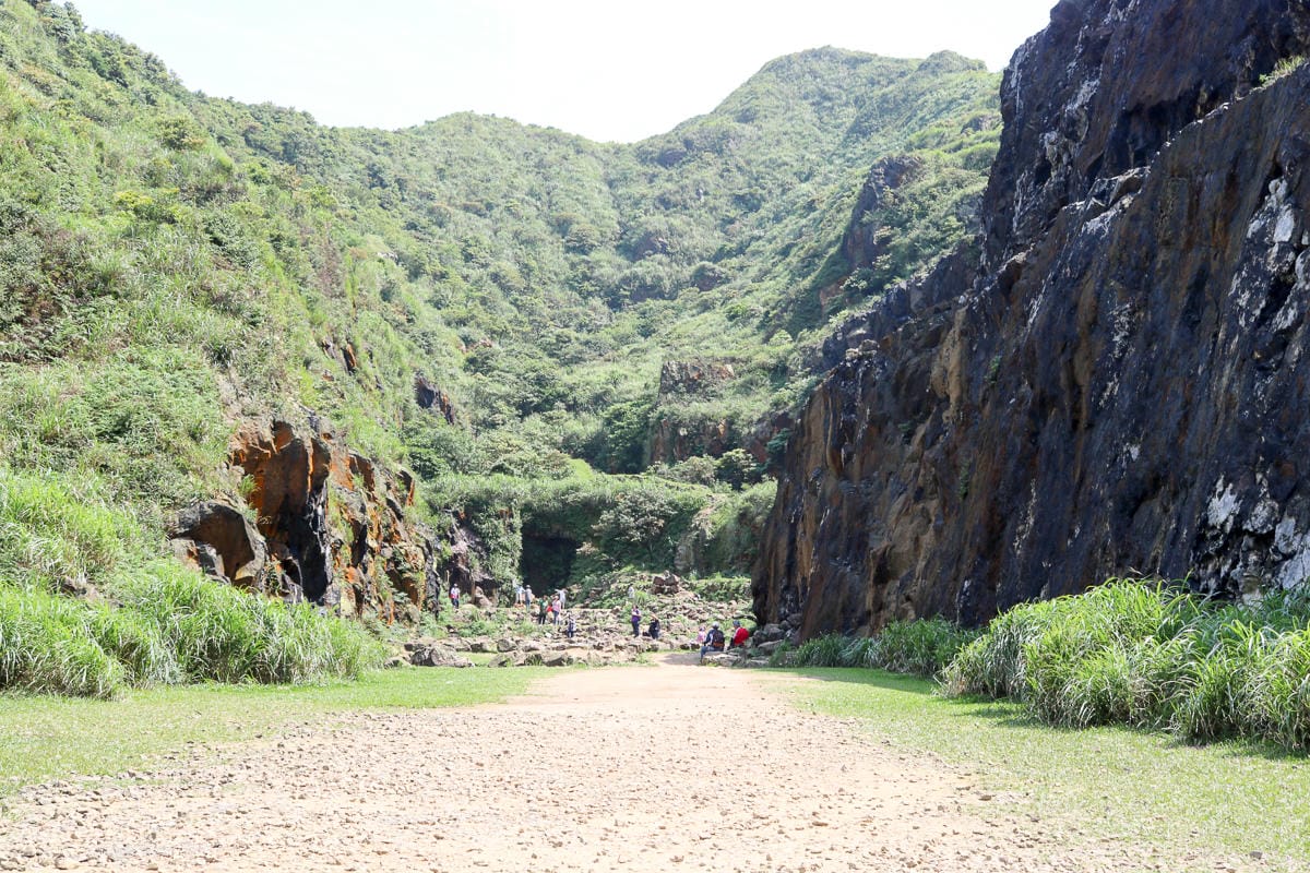 瑞芳茶壺山半屏山縱走 黃金三稜手腳並用氣勢不輸劍龍稜