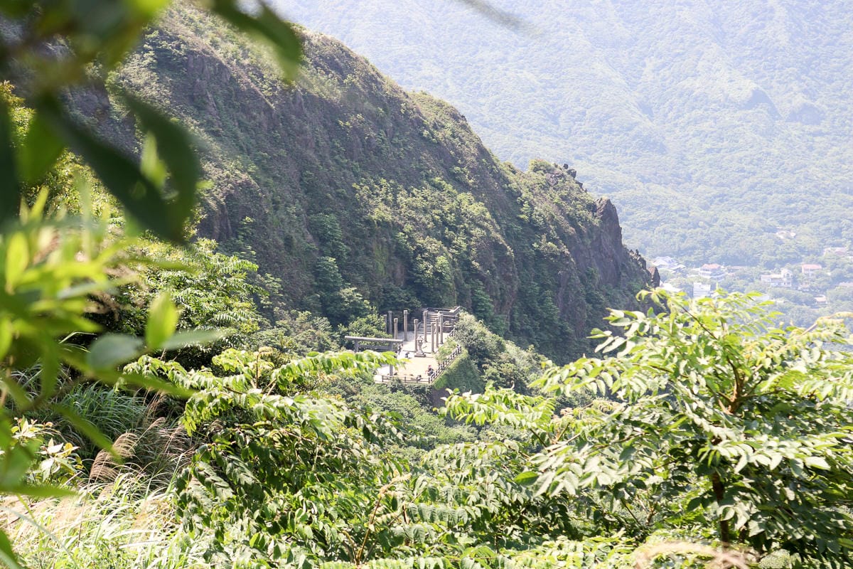 瑞芳茶壺山半屏山縱走 黃金三稜手腳並用氣勢不輸劍龍稜
