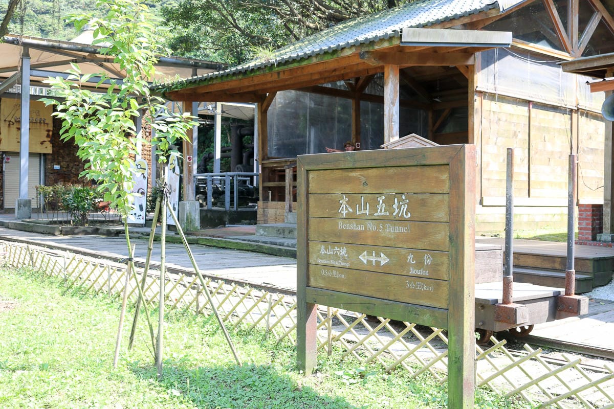 瑞芳茶壺山半屏山縱走 黃金三稜手腳並用氣勢不輸劍龍稜