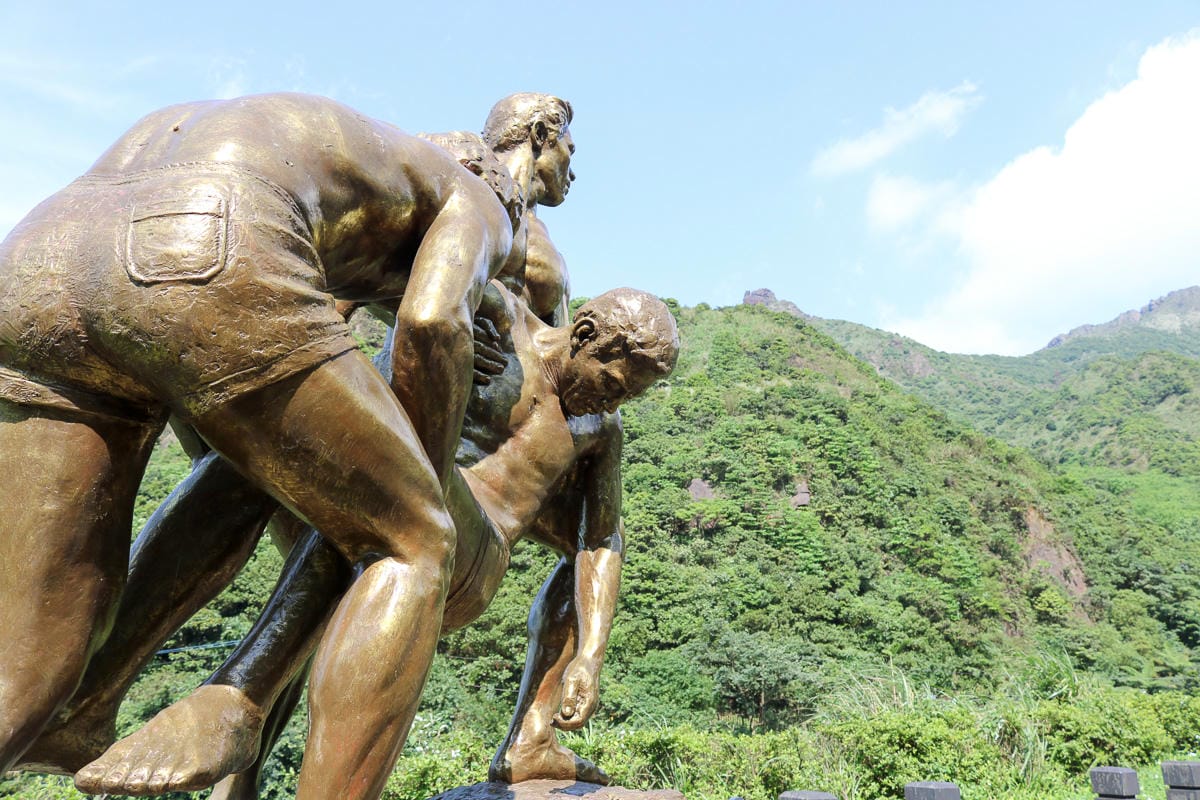 瑞芳茶壺山半屏山縱走 黃金三稜手腳並用氣勢不輸劍龍稜