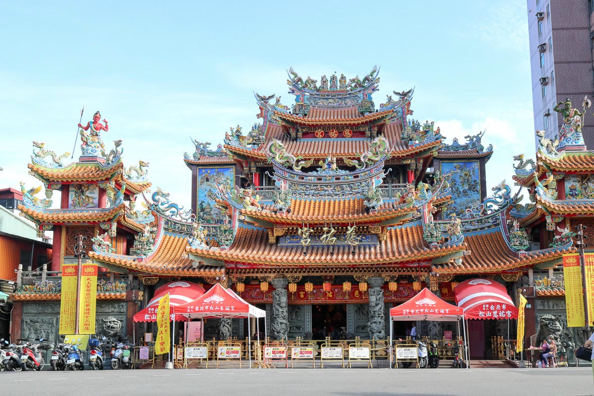 從松山一路走到淡水朝聖媽祖 沿著河濱走到關渡快自燃了