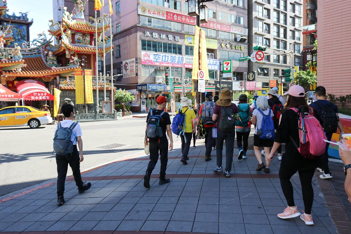 從松山一路走到淡水朝聖媽祖 沿著河濱走到關渡快自燃了