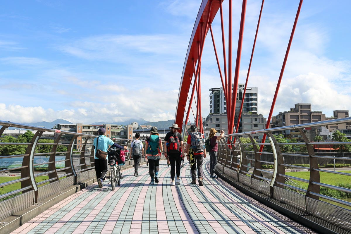 從松山一路走到淡水朝聖媽祖 沿著河濱走到關渡快自燃了