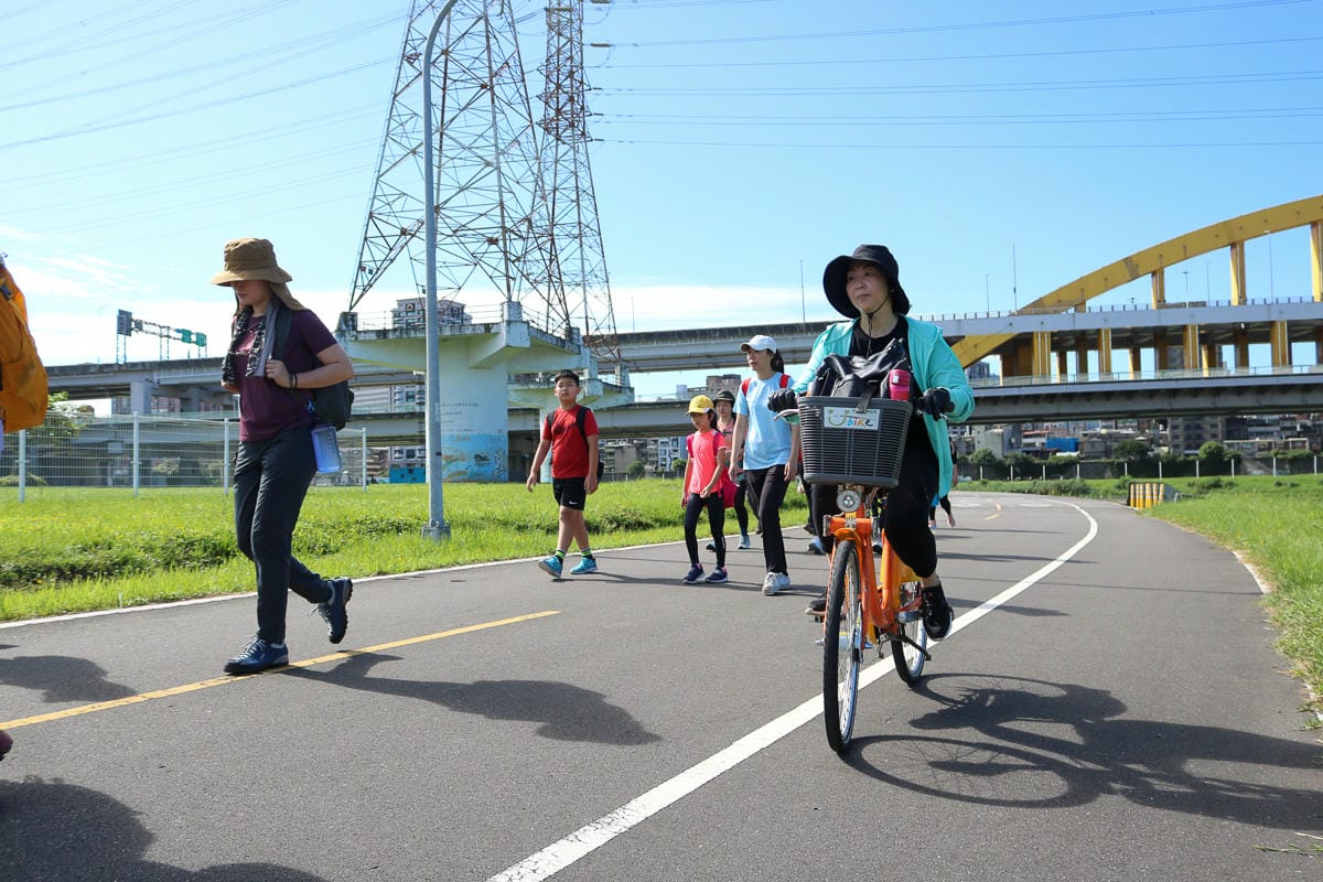 從松山一路走到淡水朝聖媽祖 沿著河濱走到關渡快自燃了