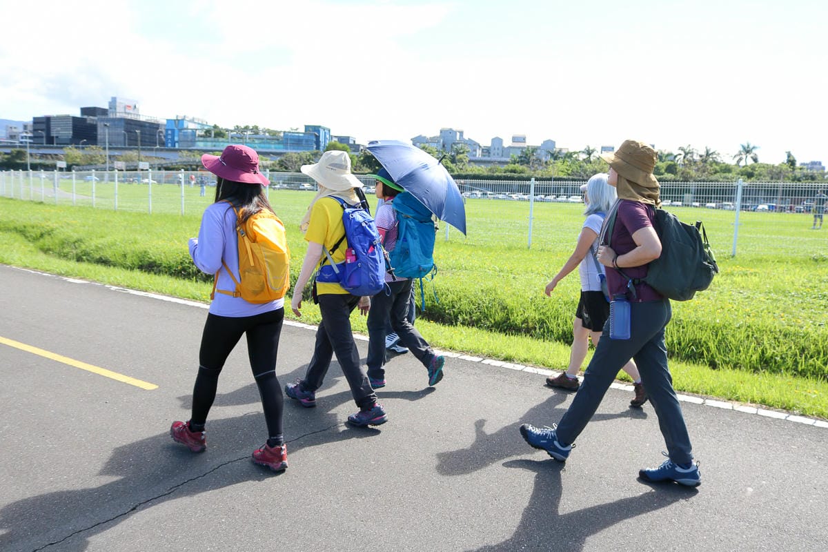 從松山一路走到淡水朝聖媽祖 沿著河濱走到關渡快自燃了