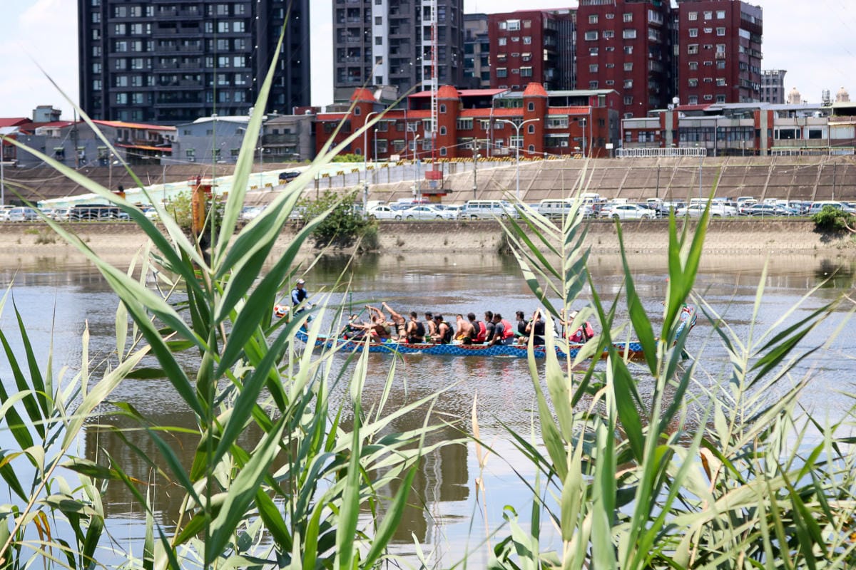 從松山一路走到淡水朝聖媽祖 沿著河濱走到關渡快自燃了