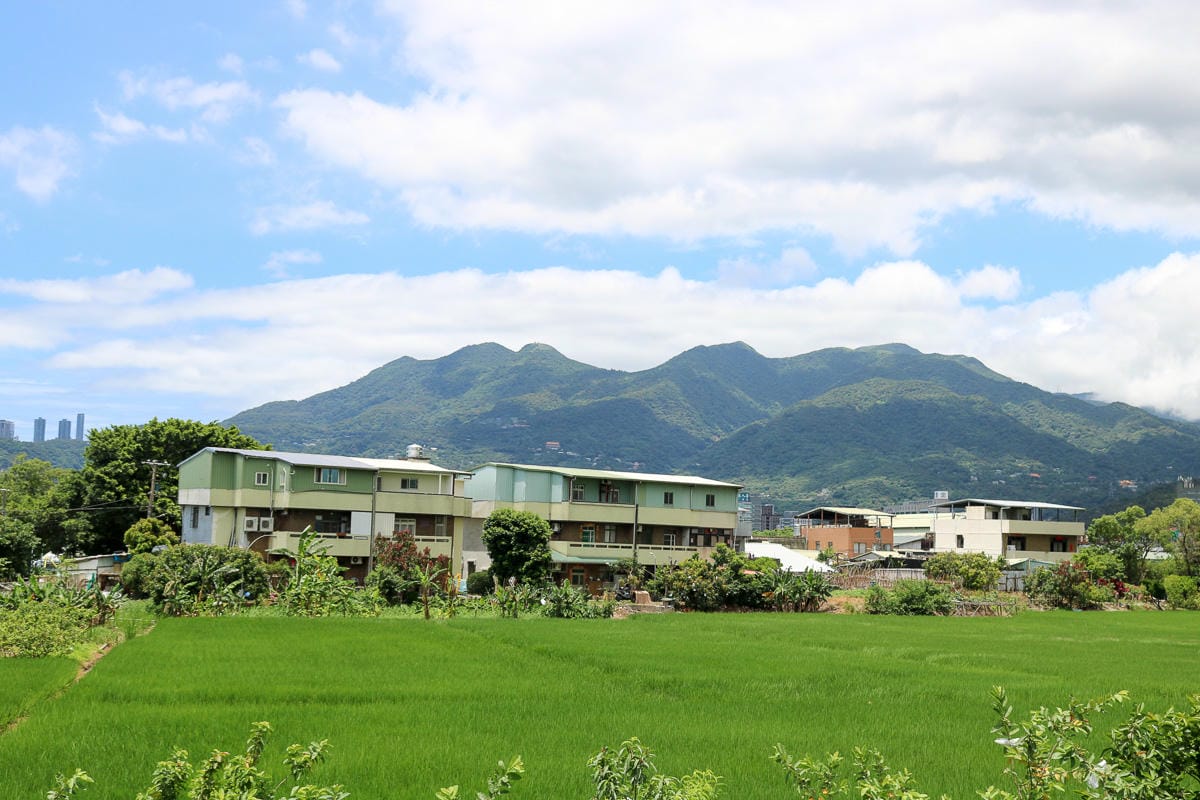 從松山一路走到淡水朝聖媽祖 沿著河濱走到關渡快自燃了
