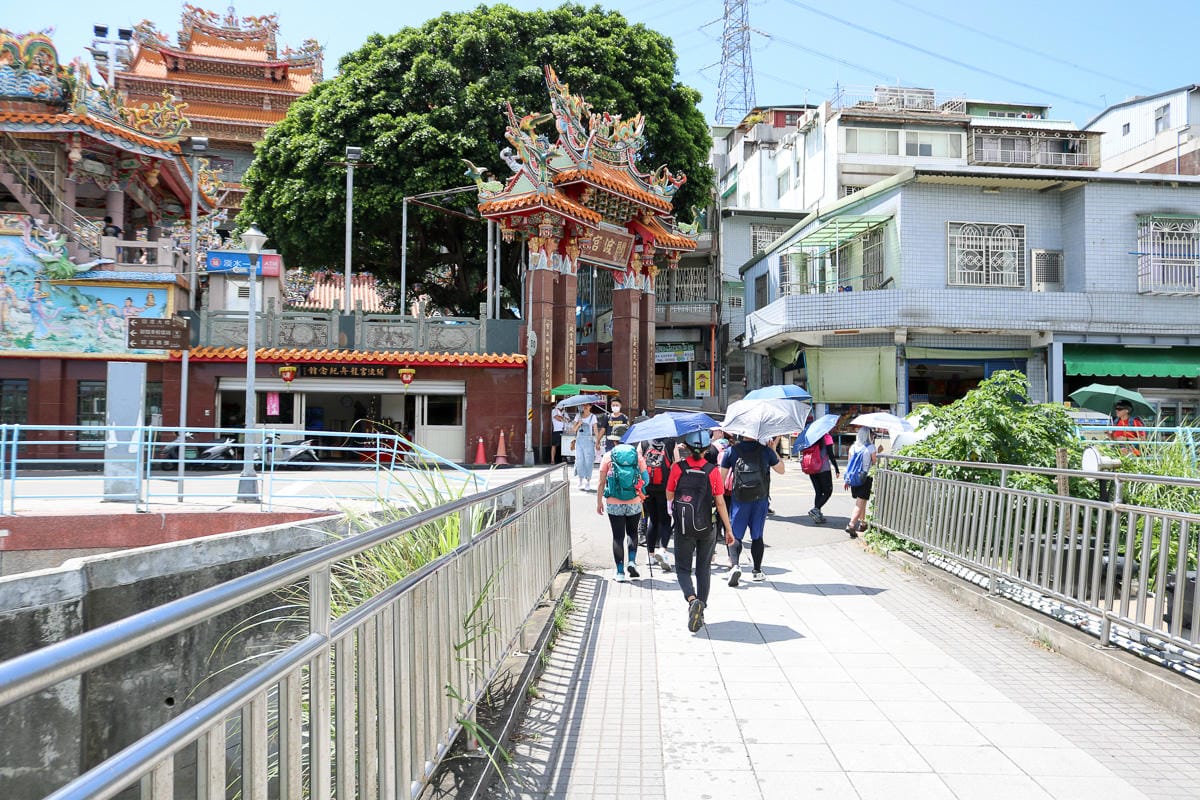 從松山一路走到淡水朝聖媽祖 沿著河濱走到關渡快自燃了