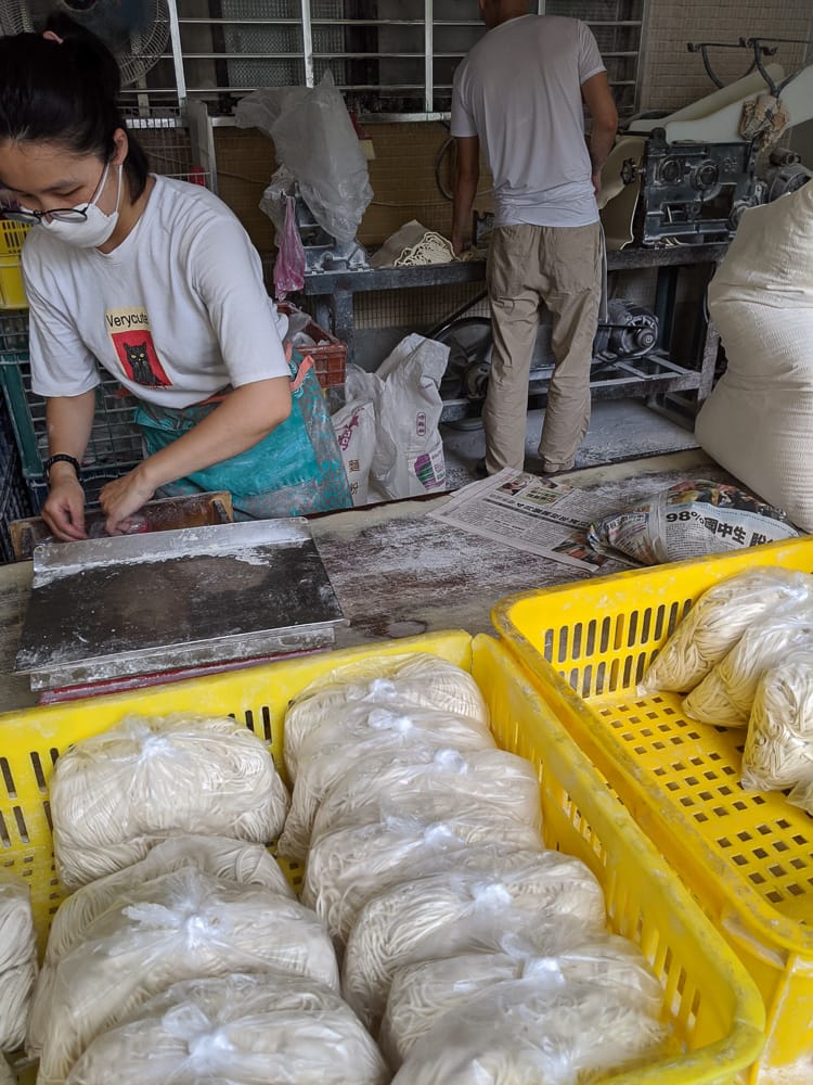 內湖近湖光國宅傳統製麵陽春麵水餃皮 誠信商行西紅柿好手藝水餃會呼吸