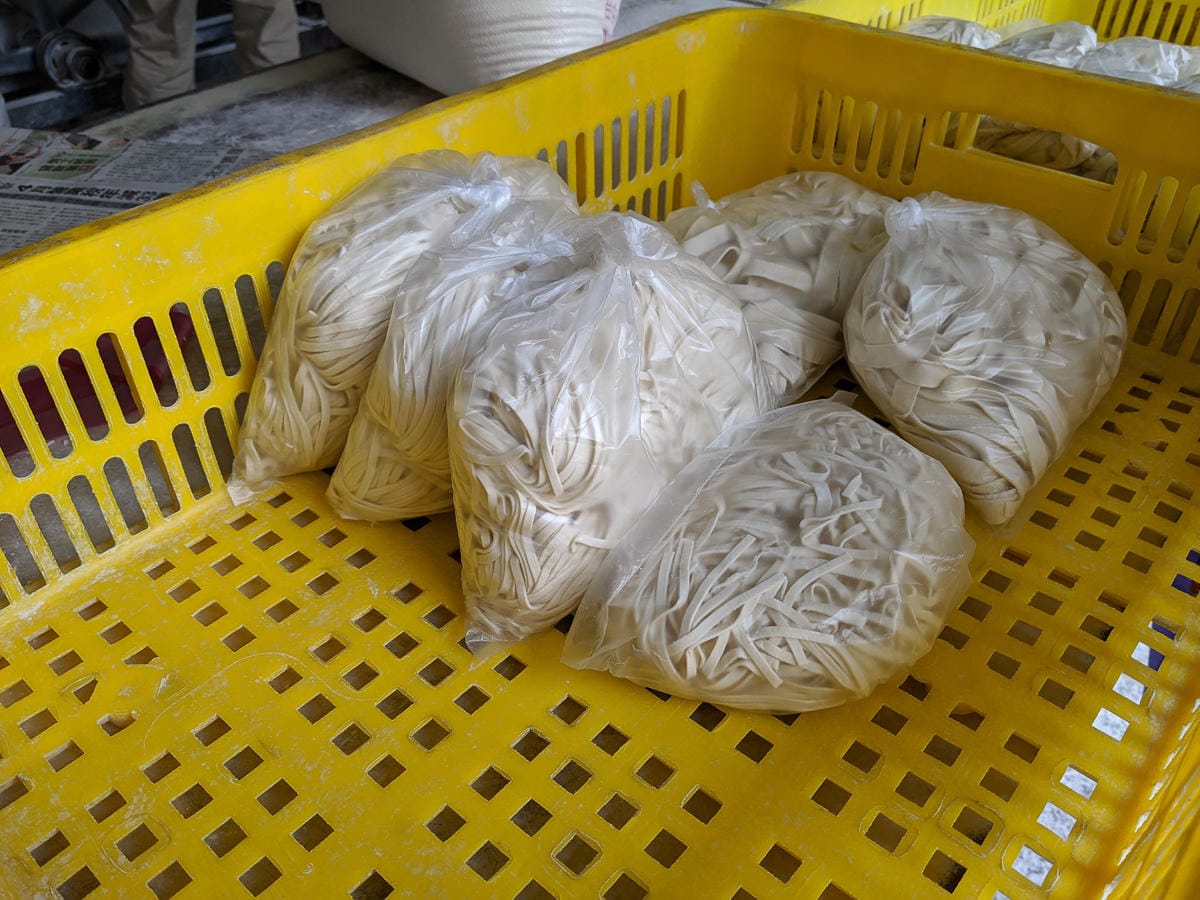 內湖近湖光國宅傳統製麵陽春麵水餃皮 誠信商行西紅柿好手藝水餃會呼吸