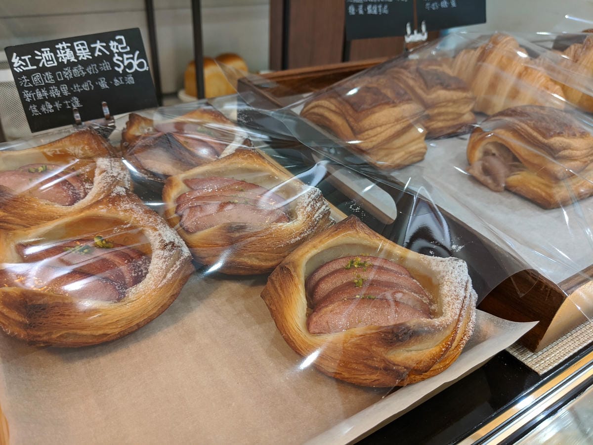 內湖十年麵包 屬於十年特有的歐式麵包 可頌超好吃彷彿人在歐洲