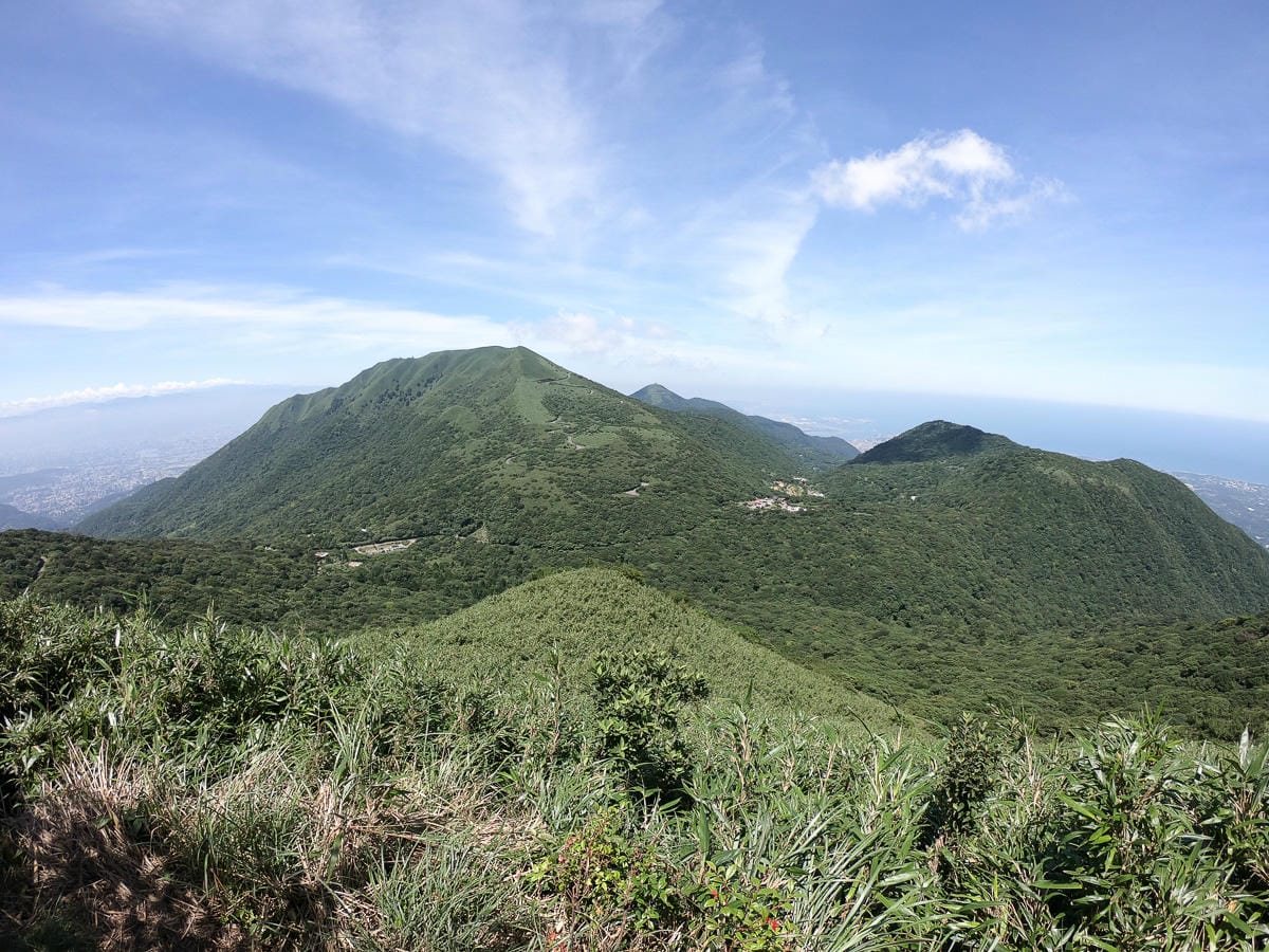 小觀音山群峰 北投三芝健行 直上小觀音山西峰唯美箭竹草坡