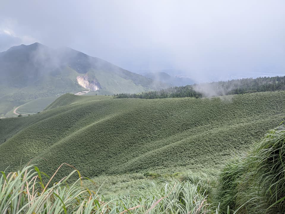 小觀音山群峰中O縱走 小觀音西峰 西西峰 清風崙 下切溪谷前進大屯溪 - 第37張圖 小觀音山步道群峰連峰中O縱走