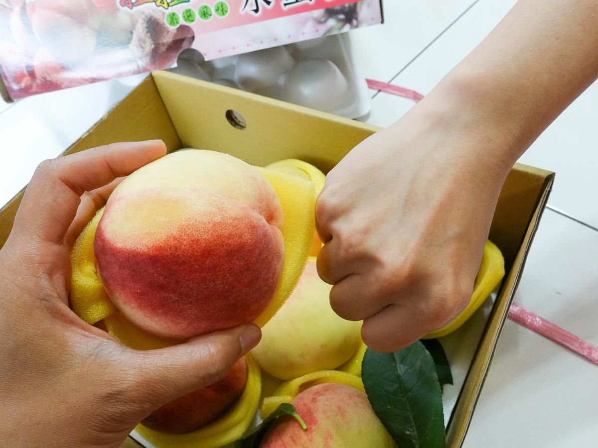 復興鄉拉拉山水蜜桃好吃到流湯 現採免運老蝦開團