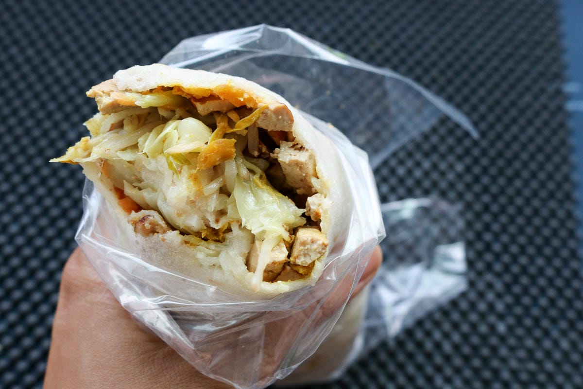 東湖市場全麥潤餅 內湖最棒菜市場內總是排隊的好吃潤餅