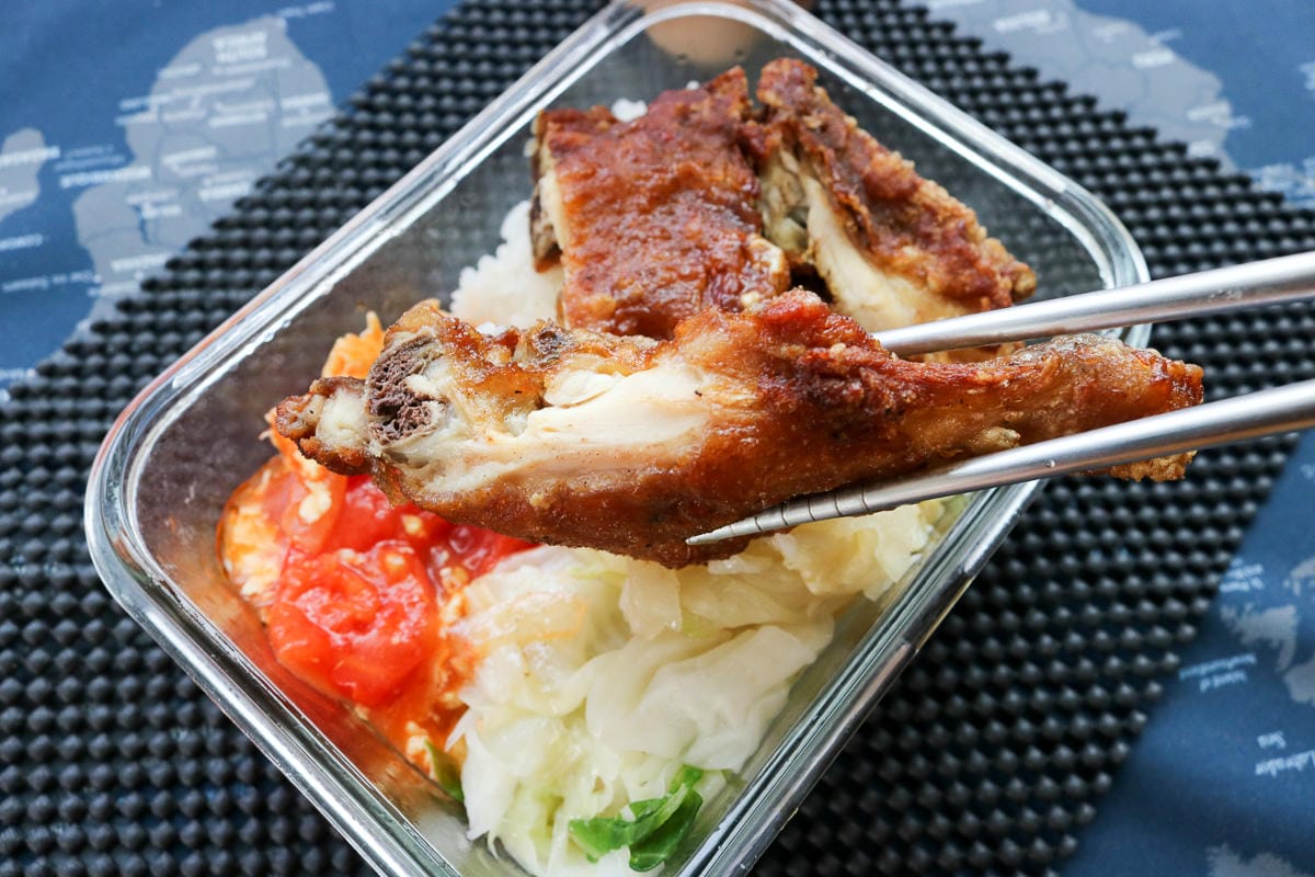 內湖便當外送 華園排骨主菜炸排骨炸雞腿有厲害難怪生意好得很