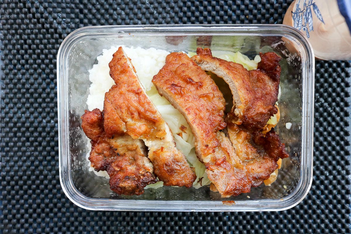 內湖便當外送 華園排骨主菜炸排骨炸雞腿有厲害難怪生意好得很