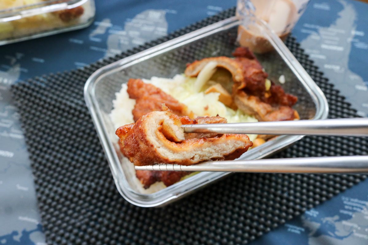 內湖便當外送 華園排骨主菜炸排骨炸雞腿有厲害難怪生意好得很