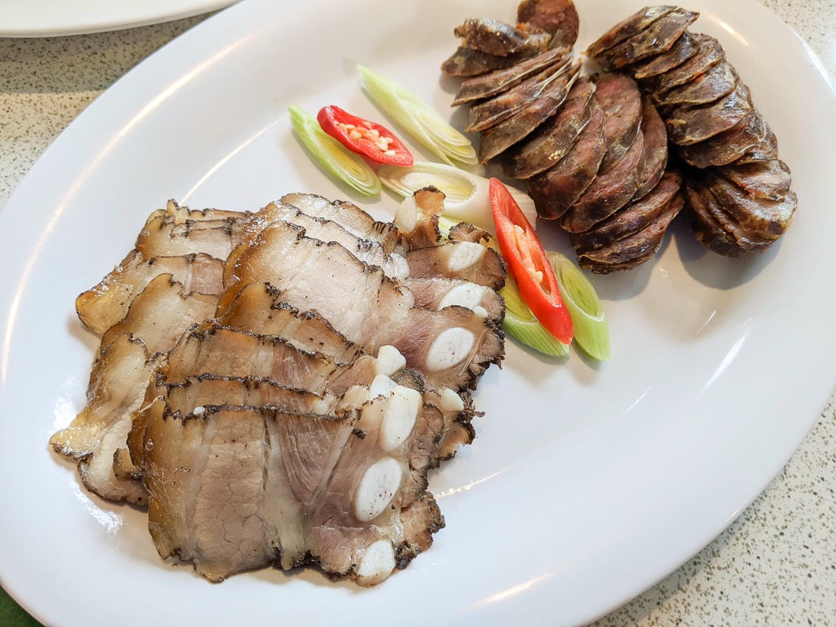 清境七彩屋雲南擺夷料理 多人合菜高CP好停車有人情味的餐廳