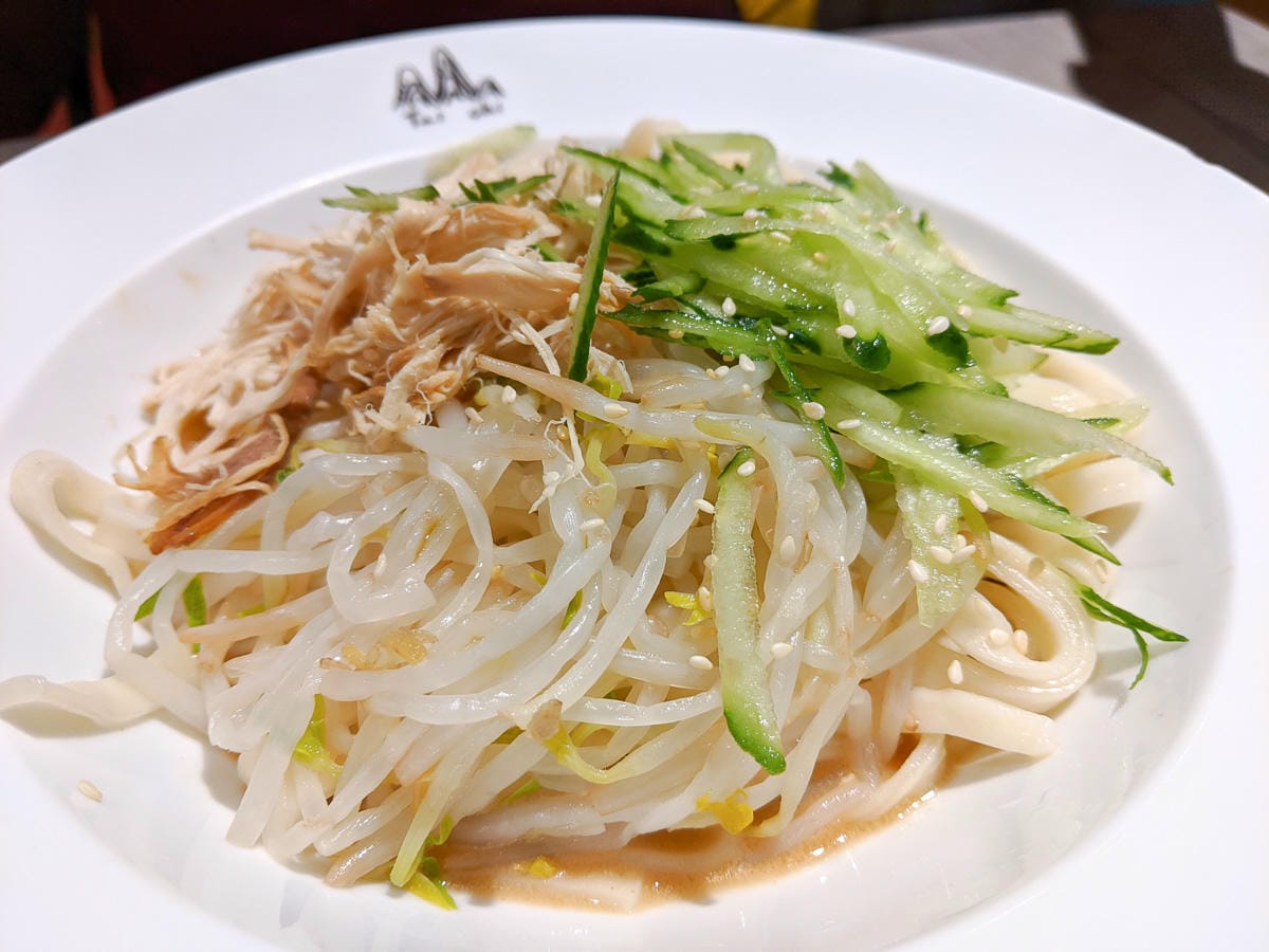 內湖老店 台記家傳手勁麵 麵好吃椒麻雞好吃原來招牌不是麵