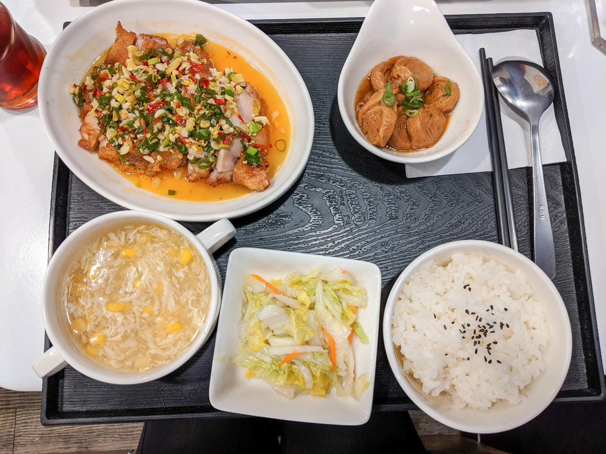 台北捷運行天宮站中式簡餐 映我家廚房 香辣椒麻雞招牌當之無愧