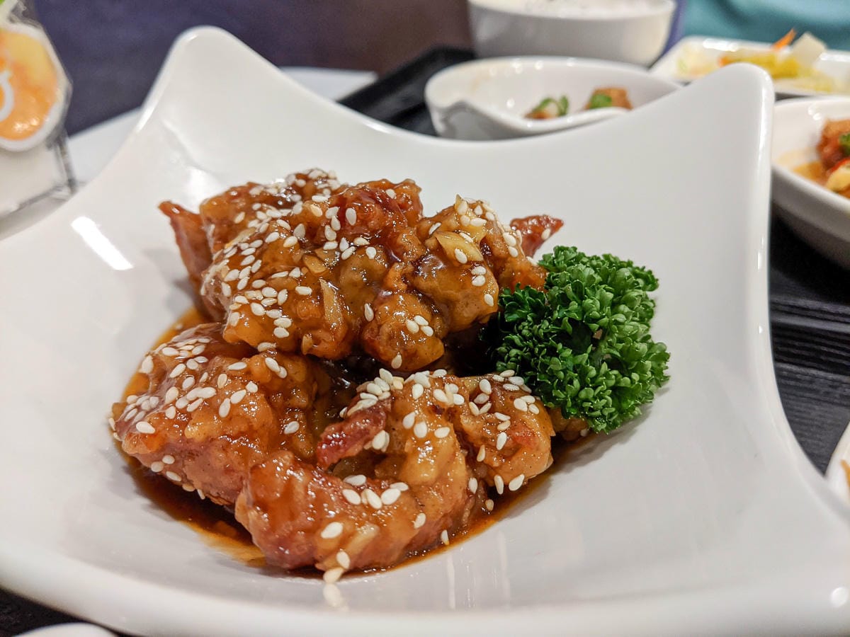 台北捷運行天宮站中式簡餐 映我家廚房 香辣椒麻雞招牌當之無愧