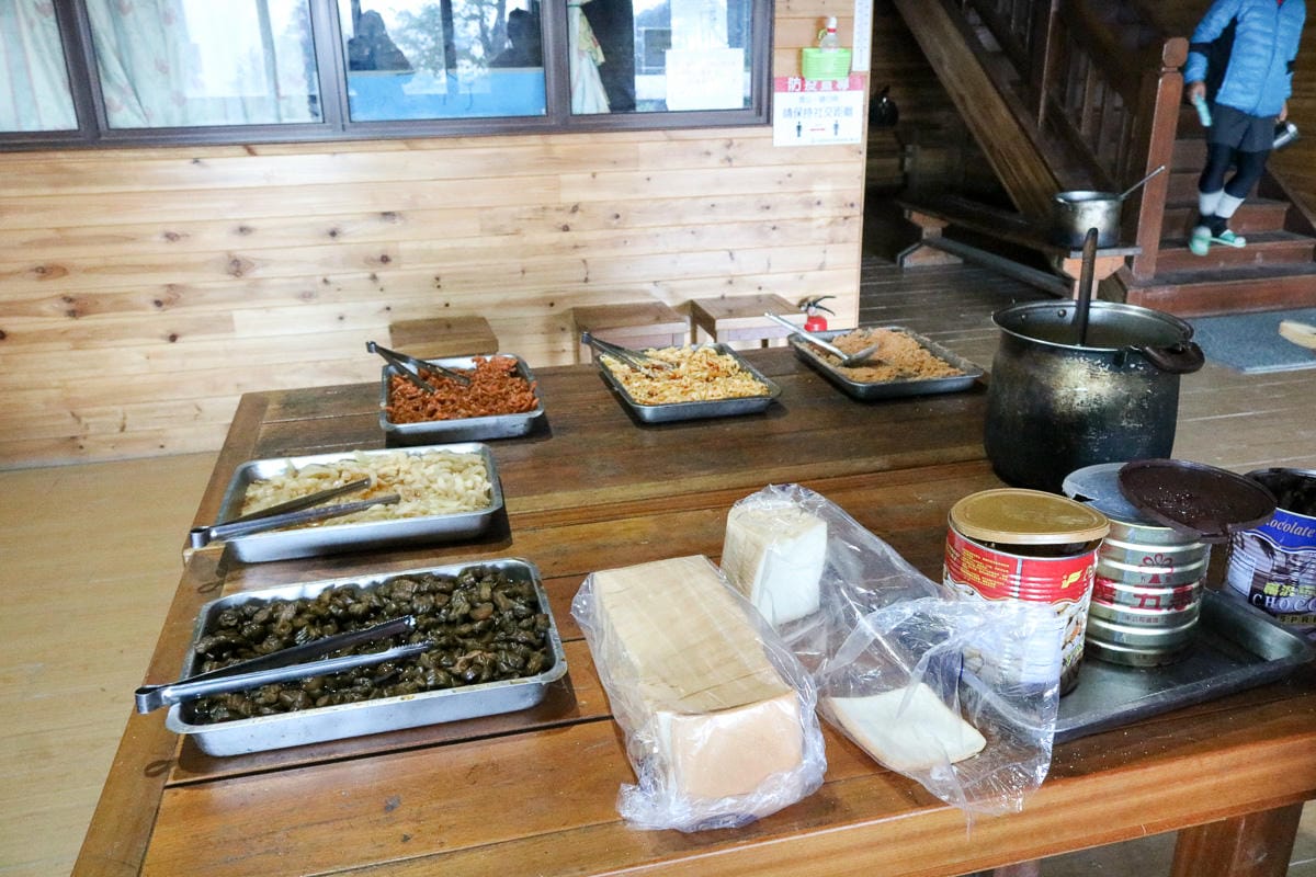 奇萊南華三天兩夜 奇萊南峰南華山 滾動在金色大草原上享樂大自然