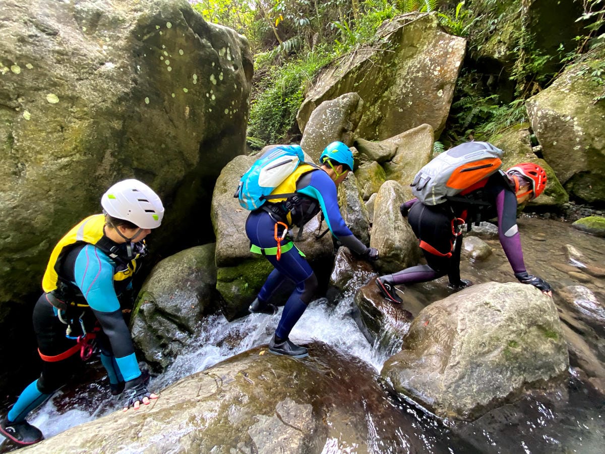 溯溪新手入門體驗行前準備 新竹梅花溯溪超好玩裝備須知