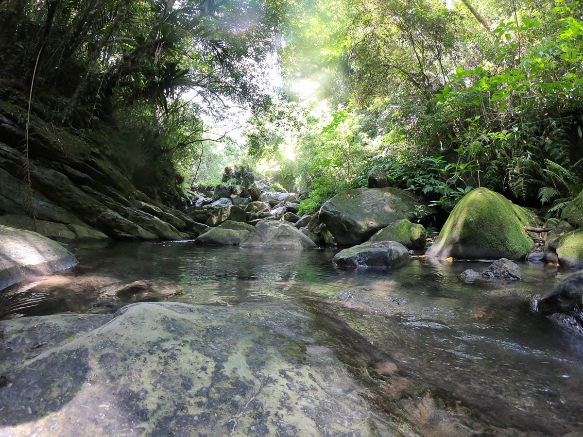 溯溪新手入門體驗行前準備 新竹梅花溯溪超好玩裝備須知