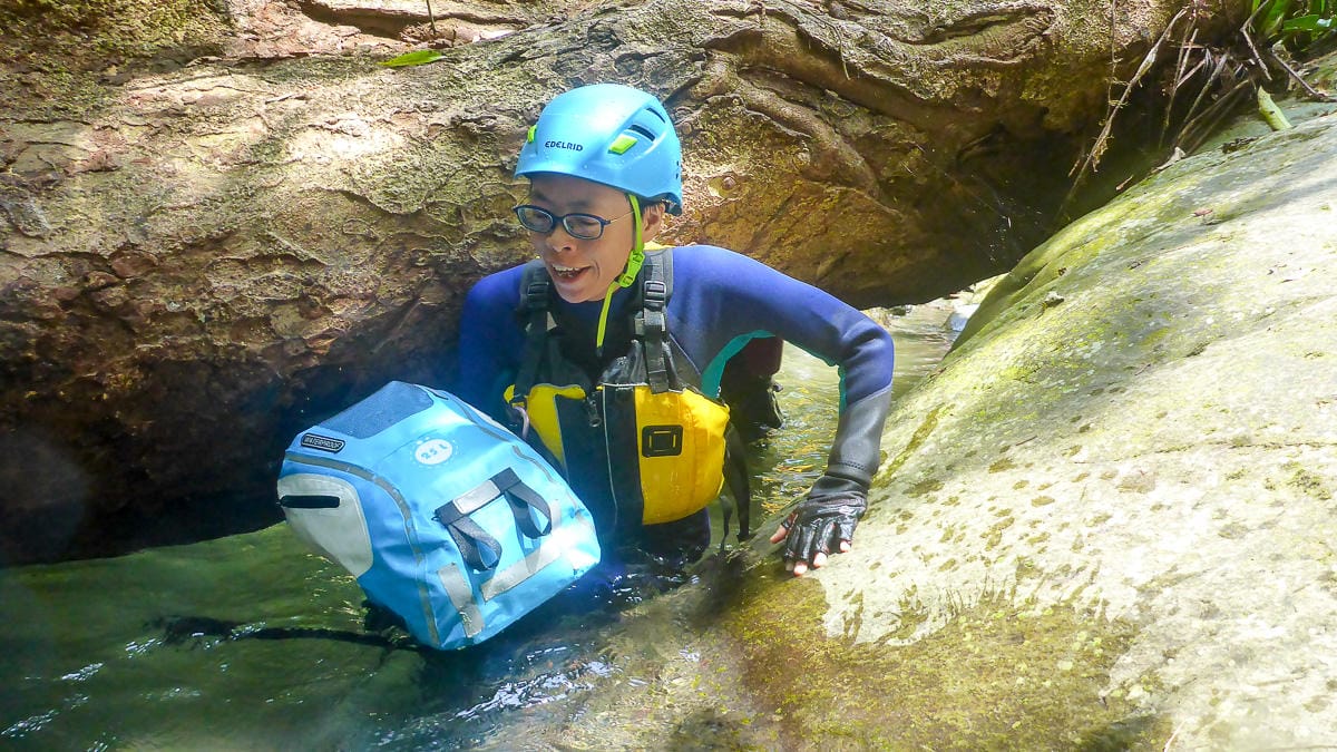 溯溪新手入門體驗行前準備 新竹梅花溯溪超好玩裝備須知