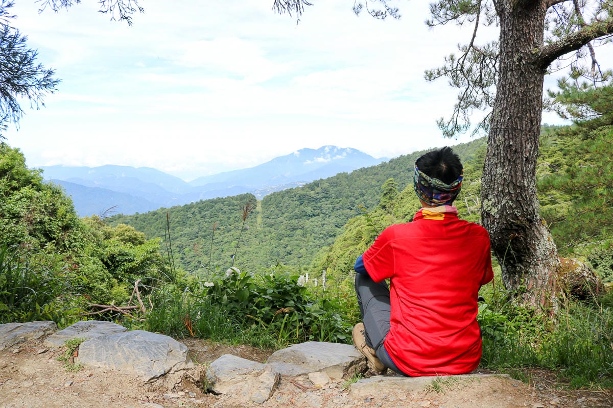 爬山下坡時腳趾頭很痛！指甲黑青瘀青出現硬繭怎辦