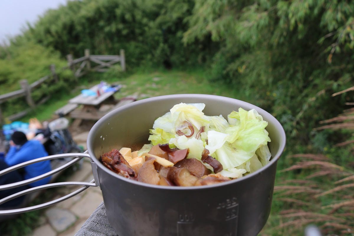台灣第二高峰雪山三天兩夜 百岳雪山東峰下雨快跑啊