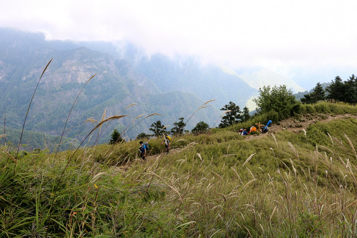 台灣第二高峰雪山三天兩夜 百岳雪山東峰下雨快跑啊