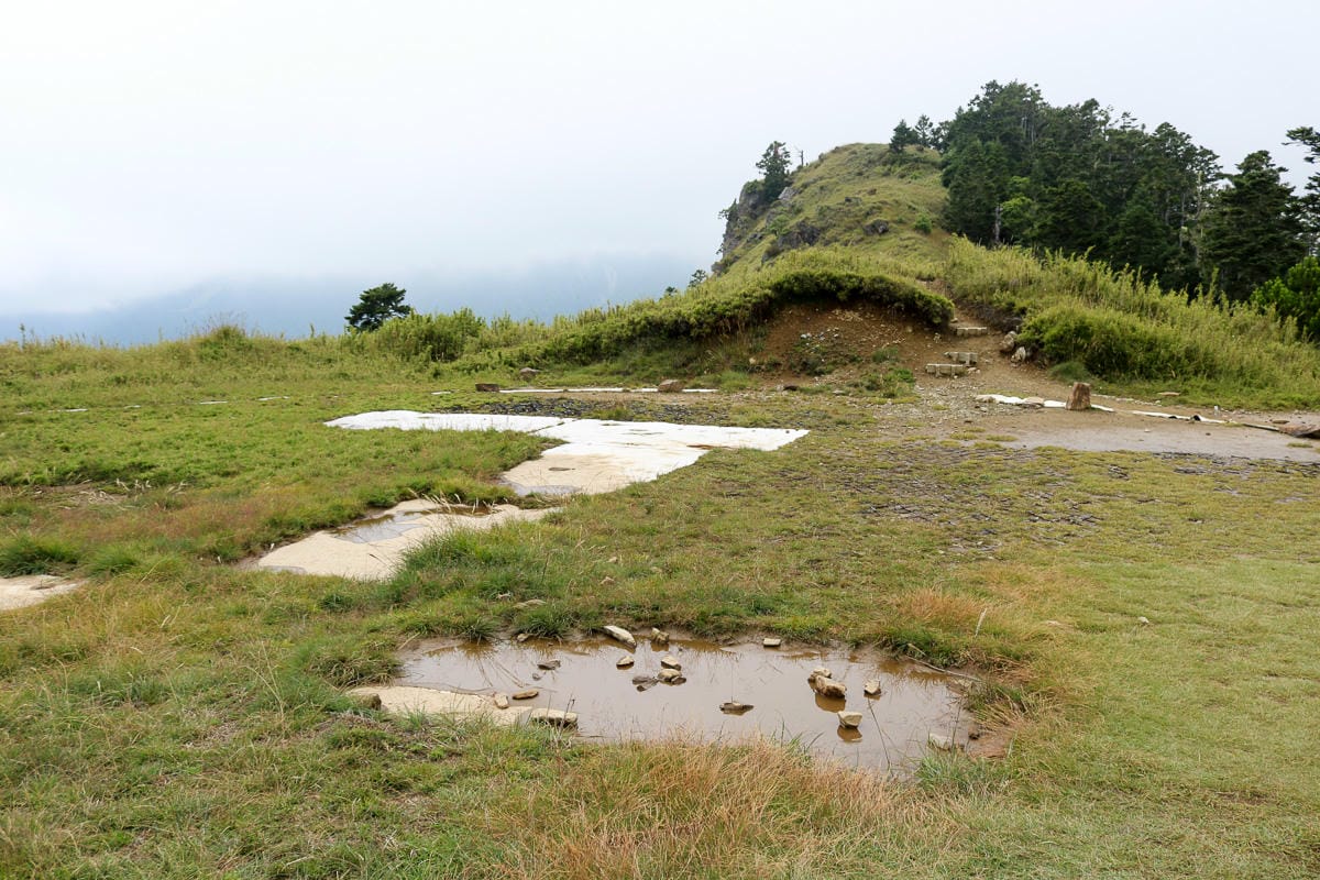 台灣第二高峰雪山三天兩夜 百岳雪山東峰下雨快跑啊