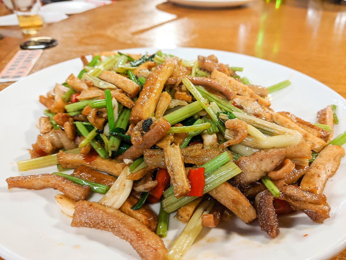 羅東年年小館 在地司機推薦宜蘭風味餐下山來吃慶功宴超棒