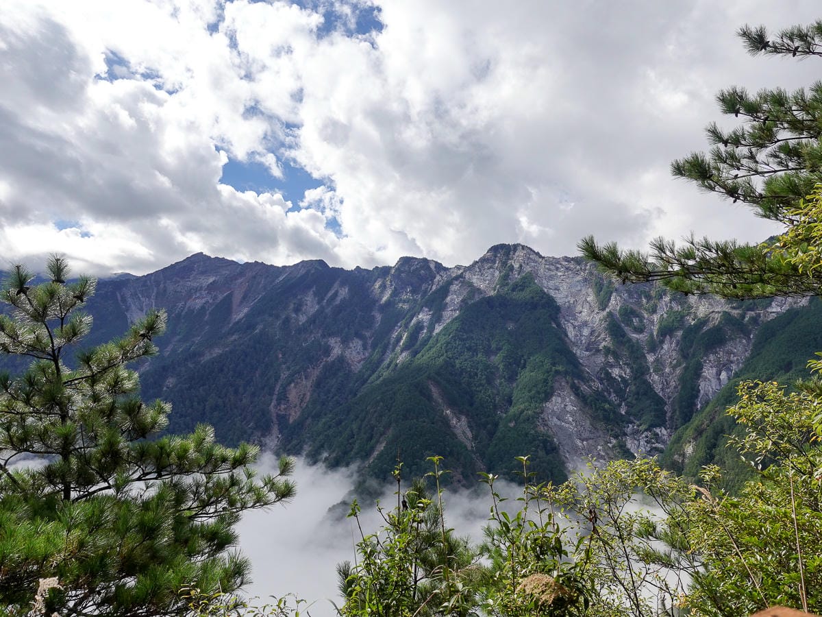 戒茂斯上嘉明湖O形順登三叉向陽 腳底冒煙了卻無比值得 四 - 第15張圖 戒茂斯上嘉明湖O形順登三叉向陽 腳底冒煙了卻無比值得 四