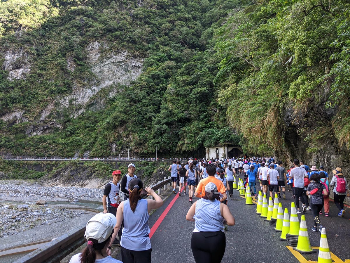 花蓮太魯閣馬拉松 我的初次半馬把自己打殘人生何苦這樣