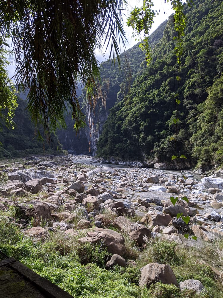 花蓮太魯閣馬拉松 我的初次半馬把自己打殘人生何苦這樣