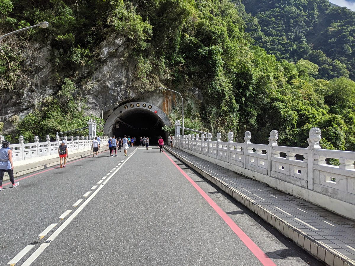 花蓮太魯閣馬拉松 我的初次半馬把自己打殘人生何苦這樣