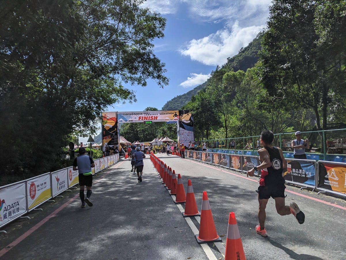 花蓮太魯閣馬拉松 我的初次半馬把自己打殘人生何苦這樣