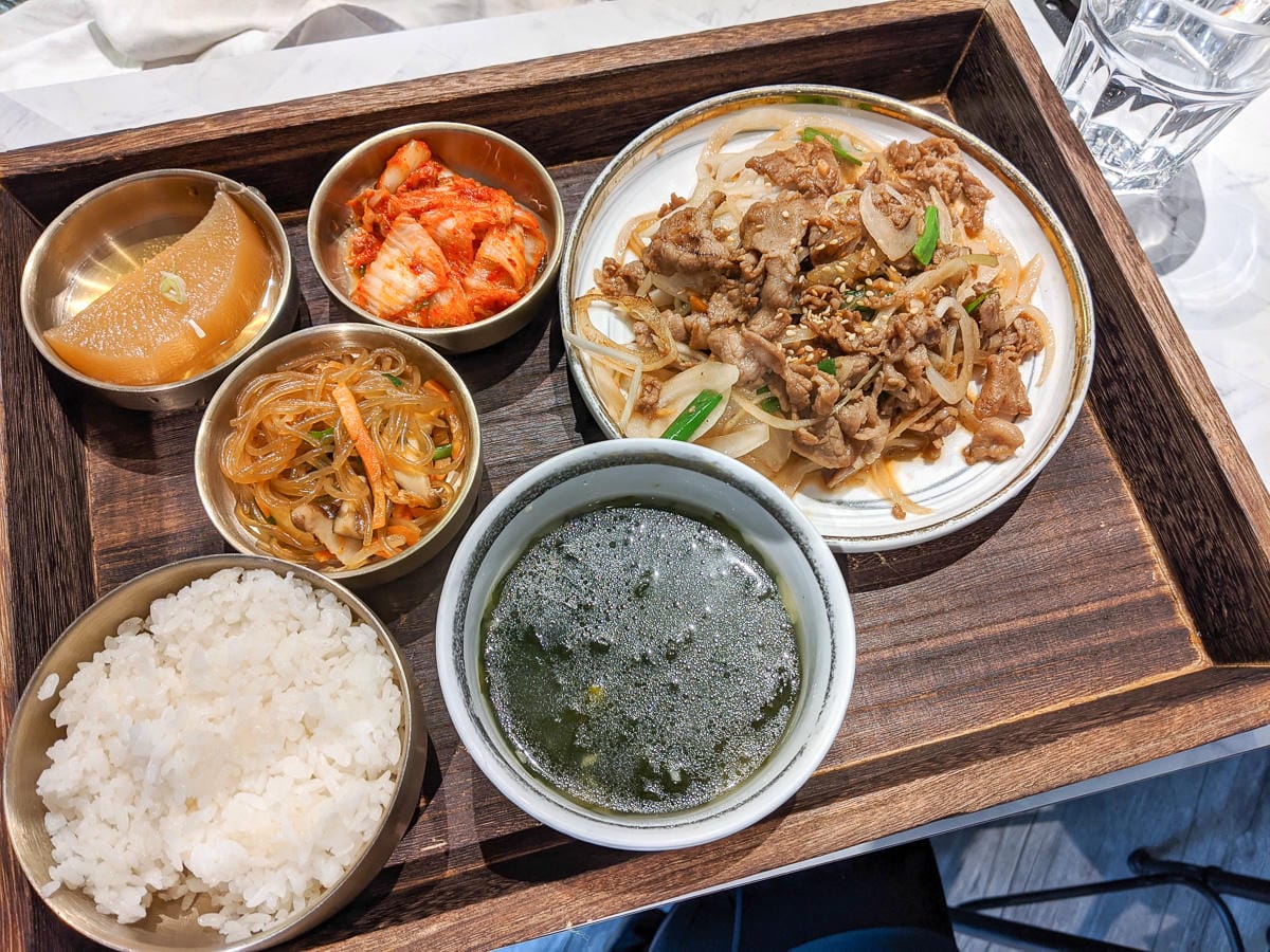 內湖韓式料理輪流請客 捷運西湖聚餐商業午餐生意好翻天 - 第4張圖 內湖韓式料理輪流請客 捷運西湖聚餐商業午餐生意好翻天