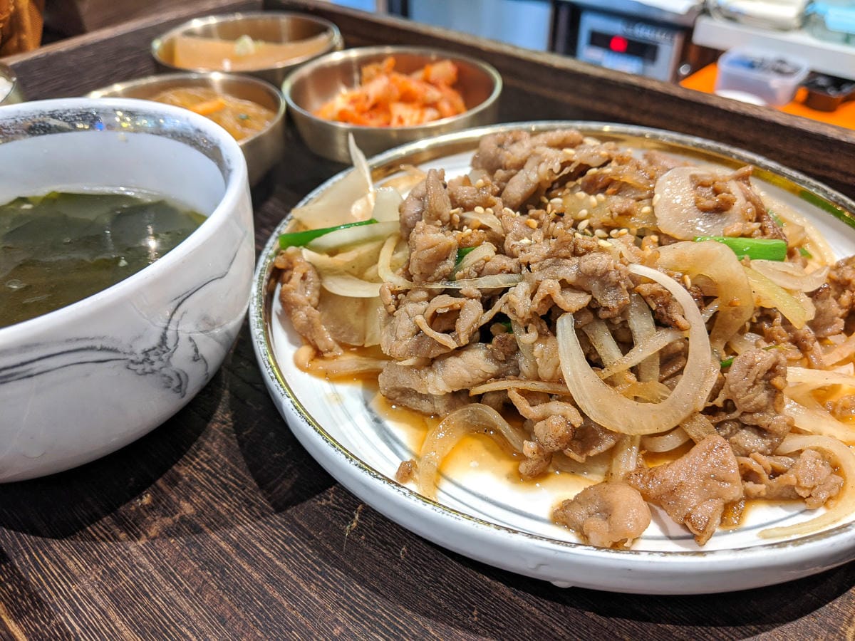 內湖韓式料理輪流請客 捷運西湖聚餐商業午餐生意好翻天 - 第5張圖 內湖韓式料理輪流請客 捷運西湖聚餐商業午餐生意好翻天