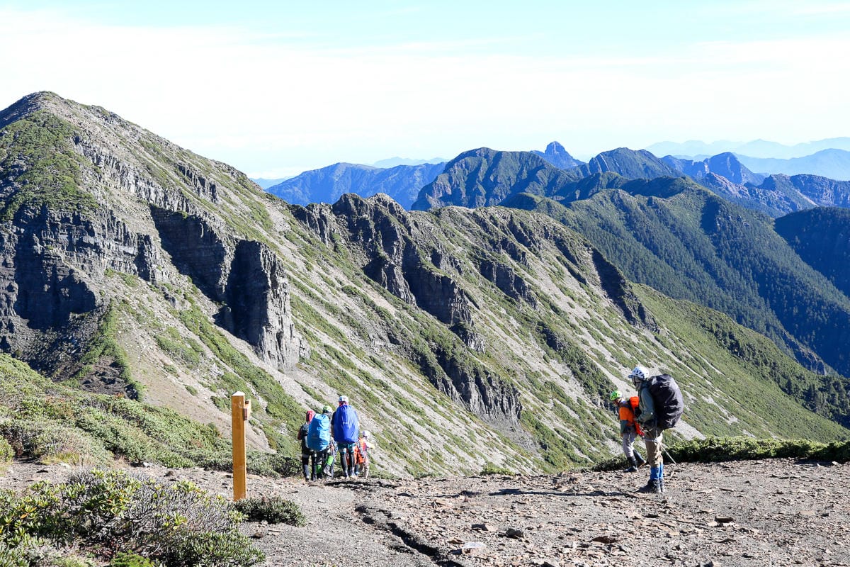 雪山三天兩夜 台灣第二高峰雪山黑森林圈谷好美碎石坡我也甘願