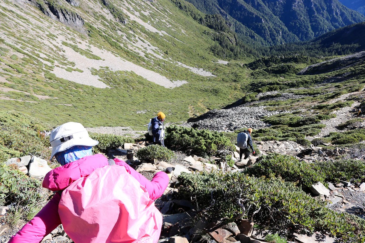 雪山三天兩夜 台灣第二高峰雪山黑森林圈谷好美碎石坡我也甘願