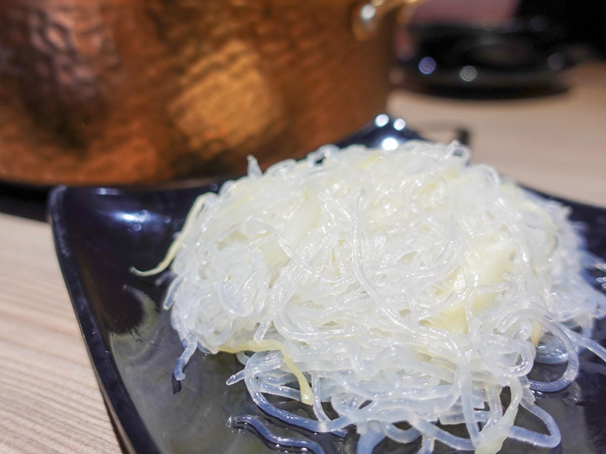 北車善導寺美食 東北之家酸菜白肉鍋吃到飽 青島店服務有特色