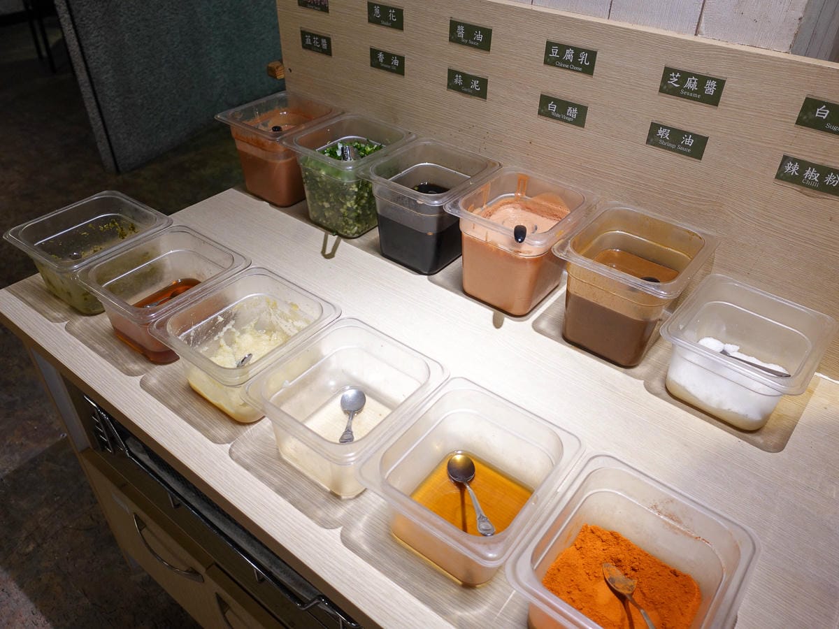 北車善導寺美食 東北之家酸菜白肉鍋吃到飽 青島店服務有特色